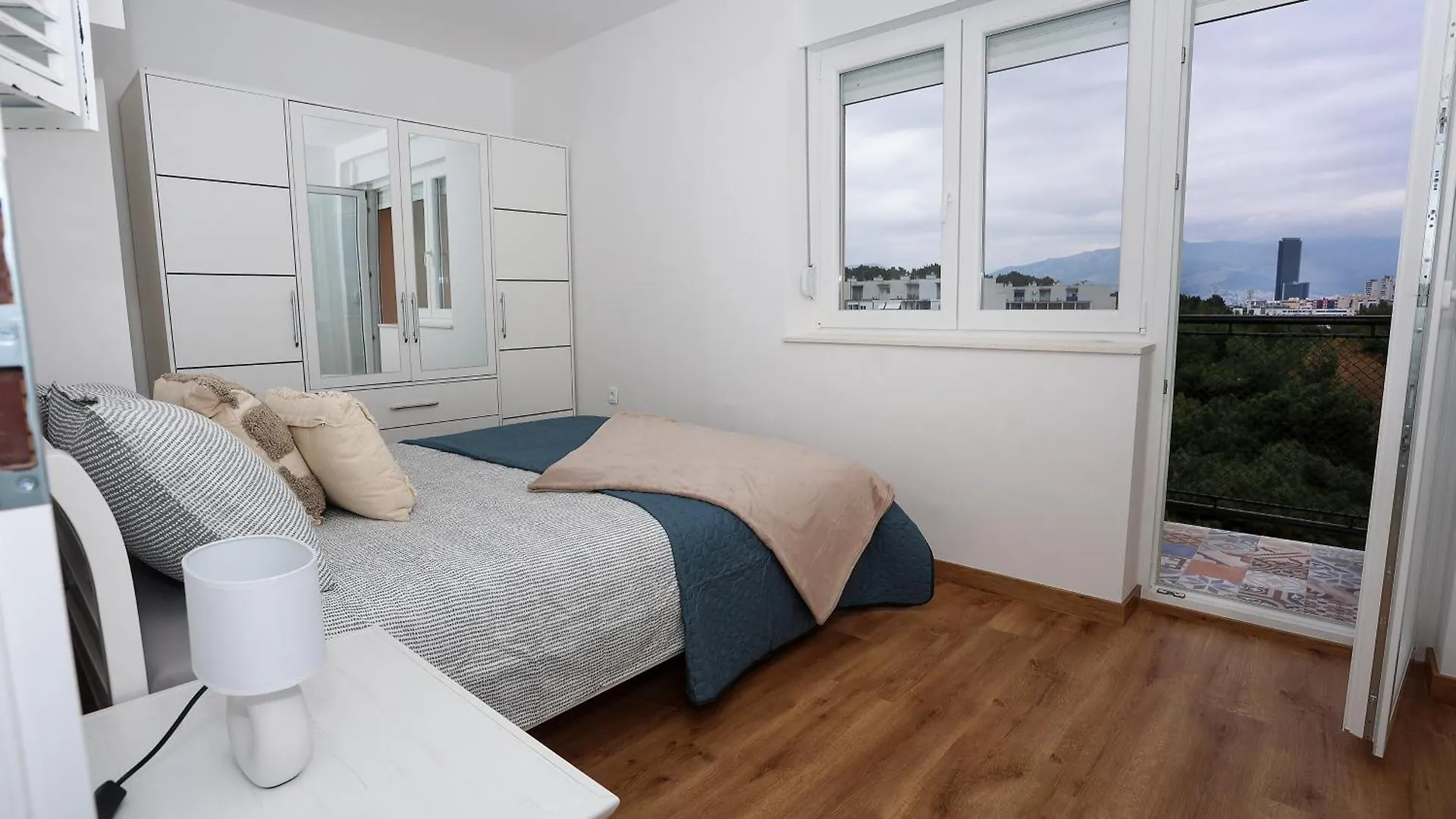 Sunsetview Apartment With Balcony Split
