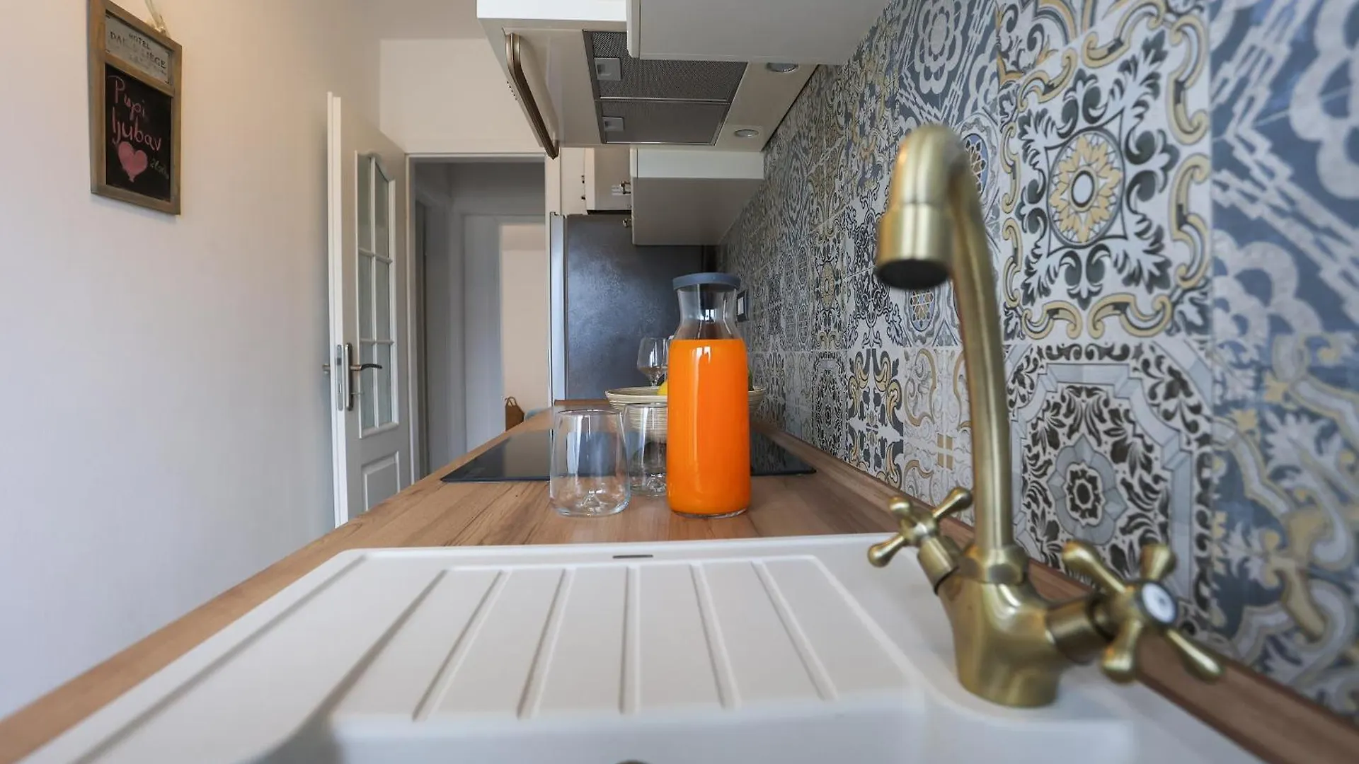 Sunsetview Apartment With Balcony Split