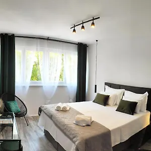  Apartment Mair