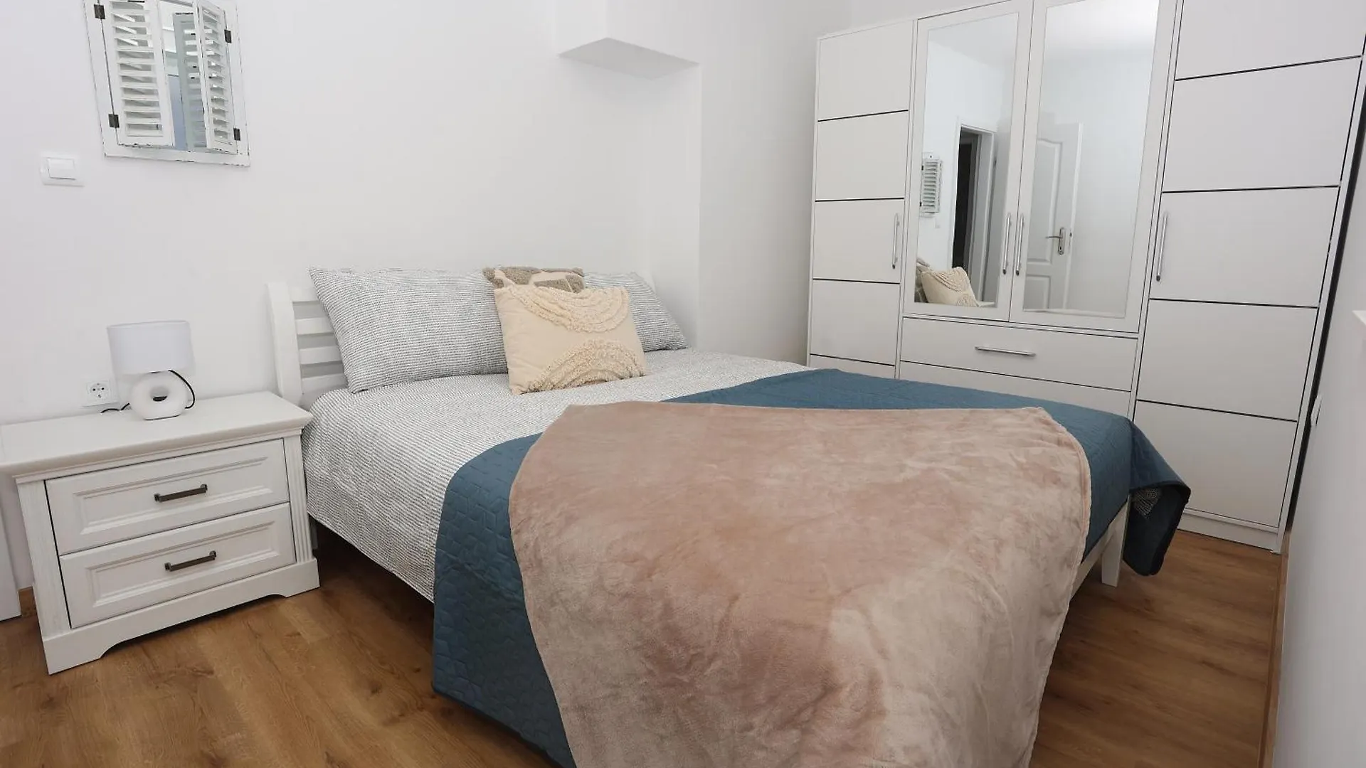 Sunsetview Apartment With Balcony Σπλιτ