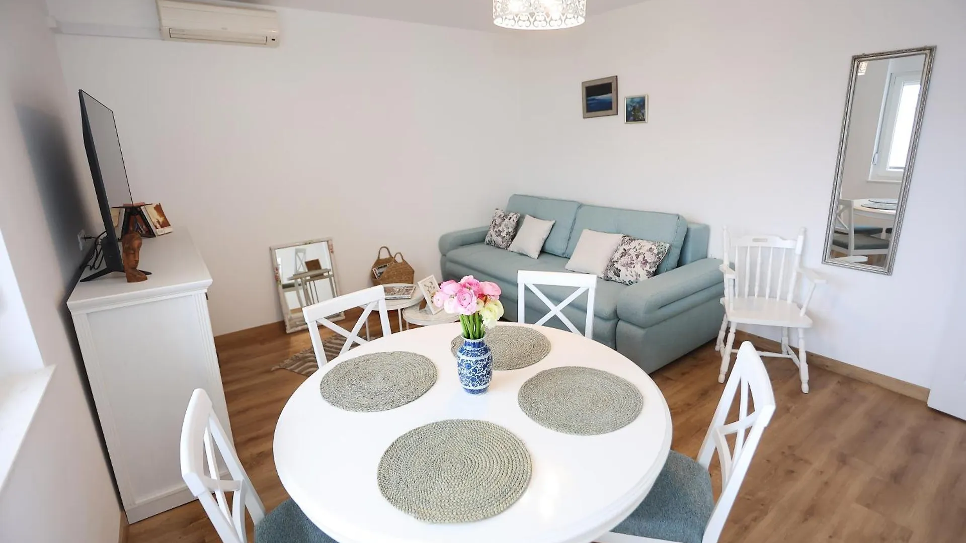 Sunsetview Apartment With Balcony Σπλιτ
