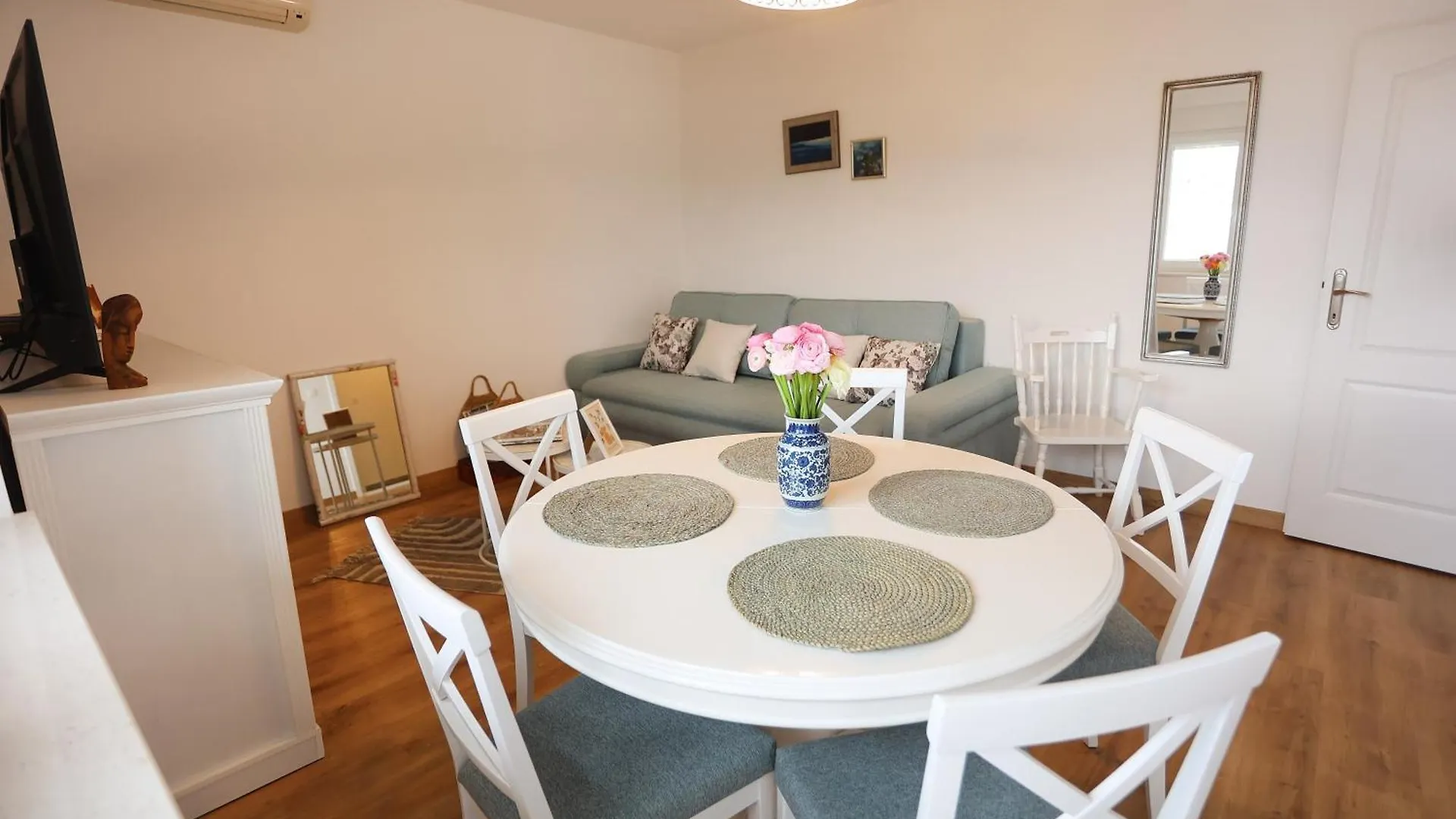 Sunsetview Apartment With Balcony Σπλιτ